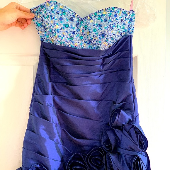 Prom dress! - Picture 1 of 3